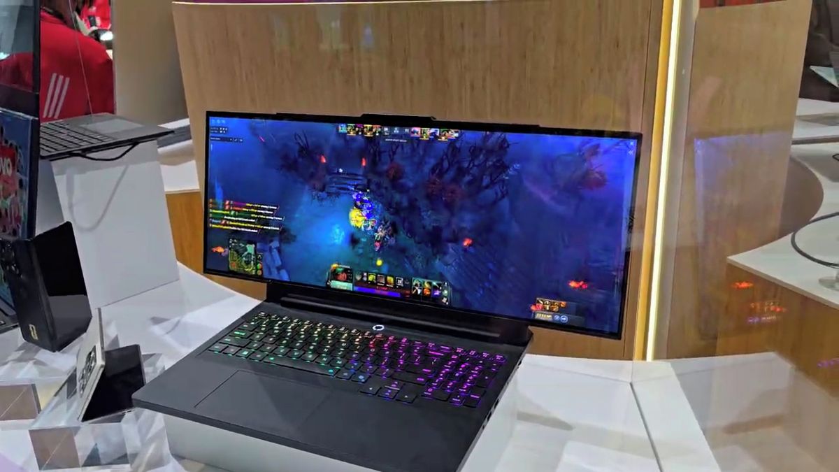 Rolovací notebooky budí stále rozruch. Displej umí roztahovat do výšky i šířky